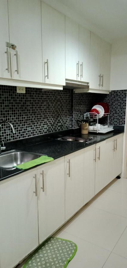 Chin'S Place Sea Residences Moa Манила Екстериор снимка